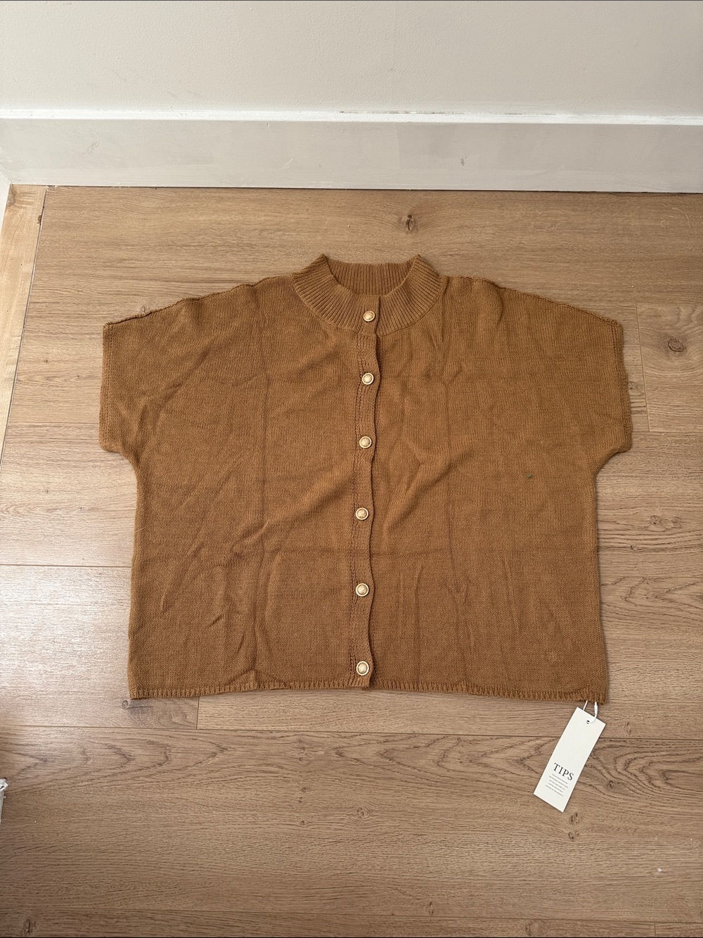 Short sleeve Button-Front Cardigan in Camel